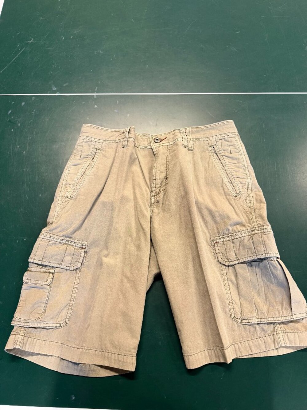 Tommy Bahama Men’s Khaki Cotton Cargo Shorts Size 32